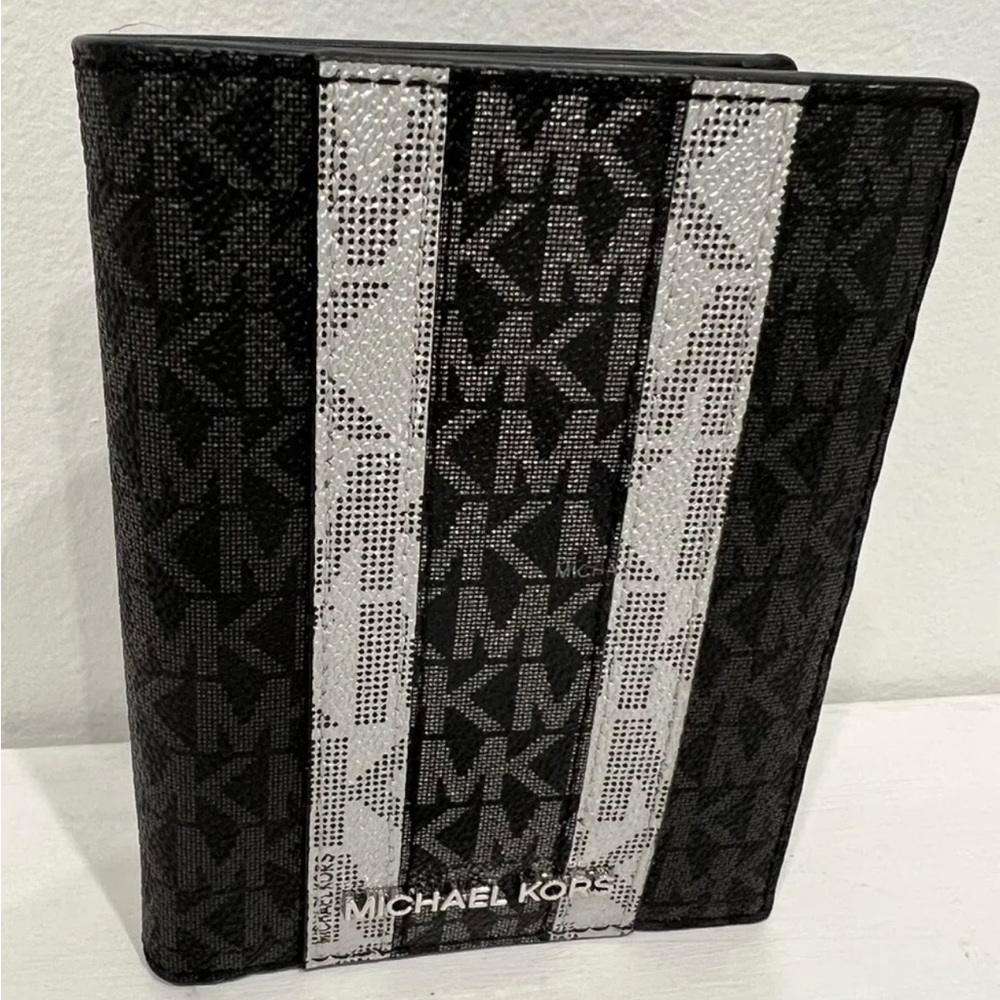Michael Kors Jet Set Signature Bifold Billfold Passport Case ID Wallet